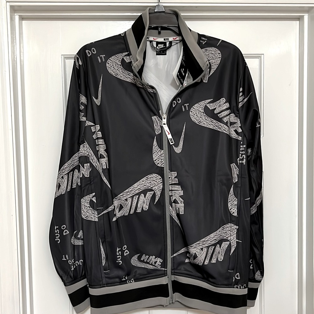 NWT. Nike Dri-Fit Full zip Jacket Mens M